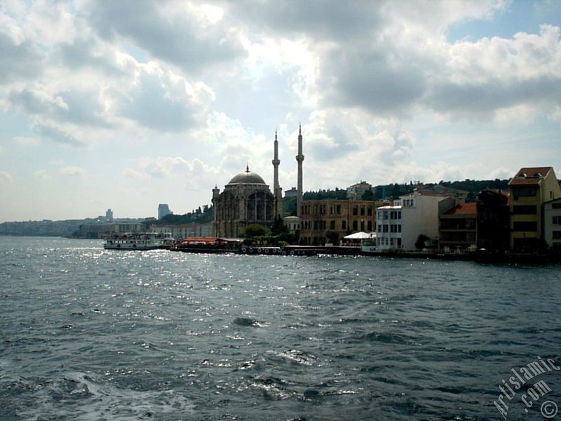 Denizden Ortak�y sahili ve Ortak�y Camisi.
