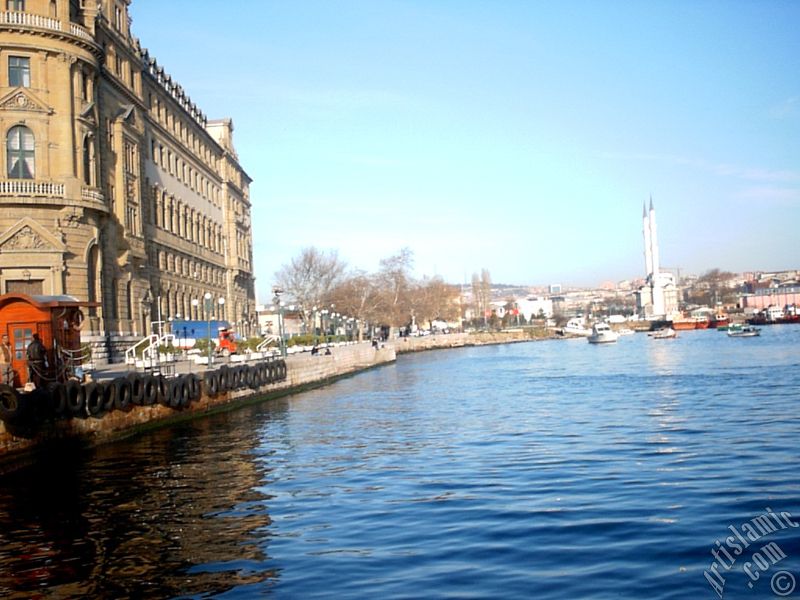 Denizden Haydarpa�a tren gar� ve Kad�k�y sahiline bak��.
