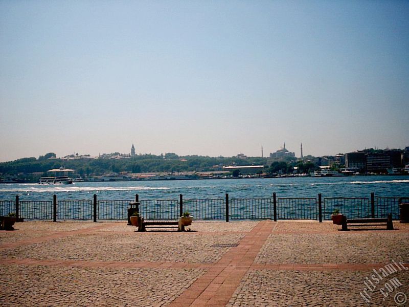Karak�y sahilinden Emin�n� sahili, Ayasofya Camisi ve Topkap� Saray�na bak��.
