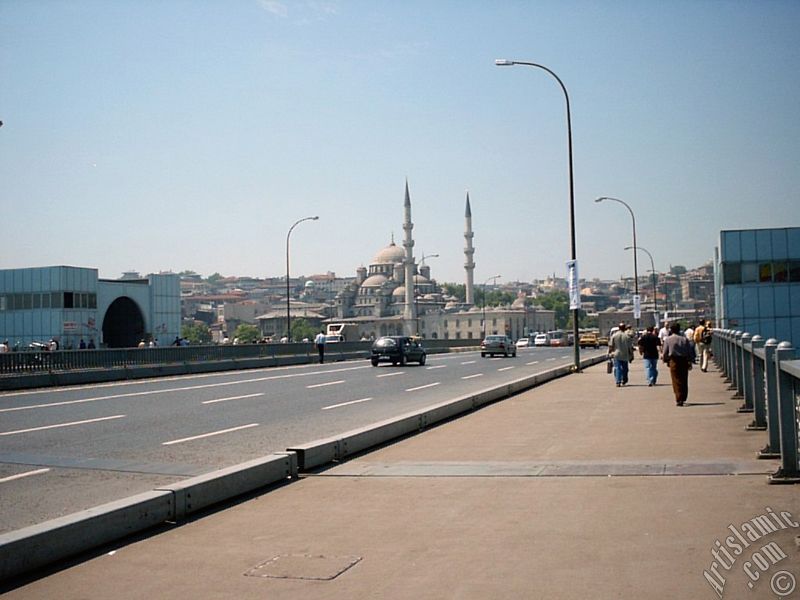 Yeni Galata K�pr�s�`nden Yeni Cami`ye bak��.
