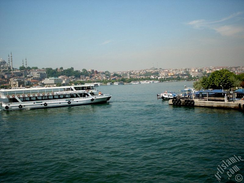 Yeni Galata Kprsnden Karaky-Perembe Pazar sahili, Sleymaniye Camisi ve ufukta Fatih Camisi.
