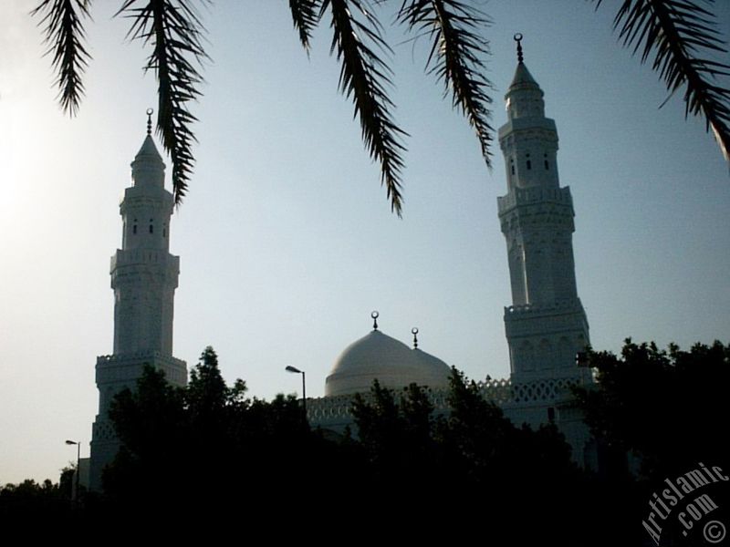 Medine`de Kuba K�y�nde bulunan Mescid-i K�bleteyn (iki k�bleli mescid).
