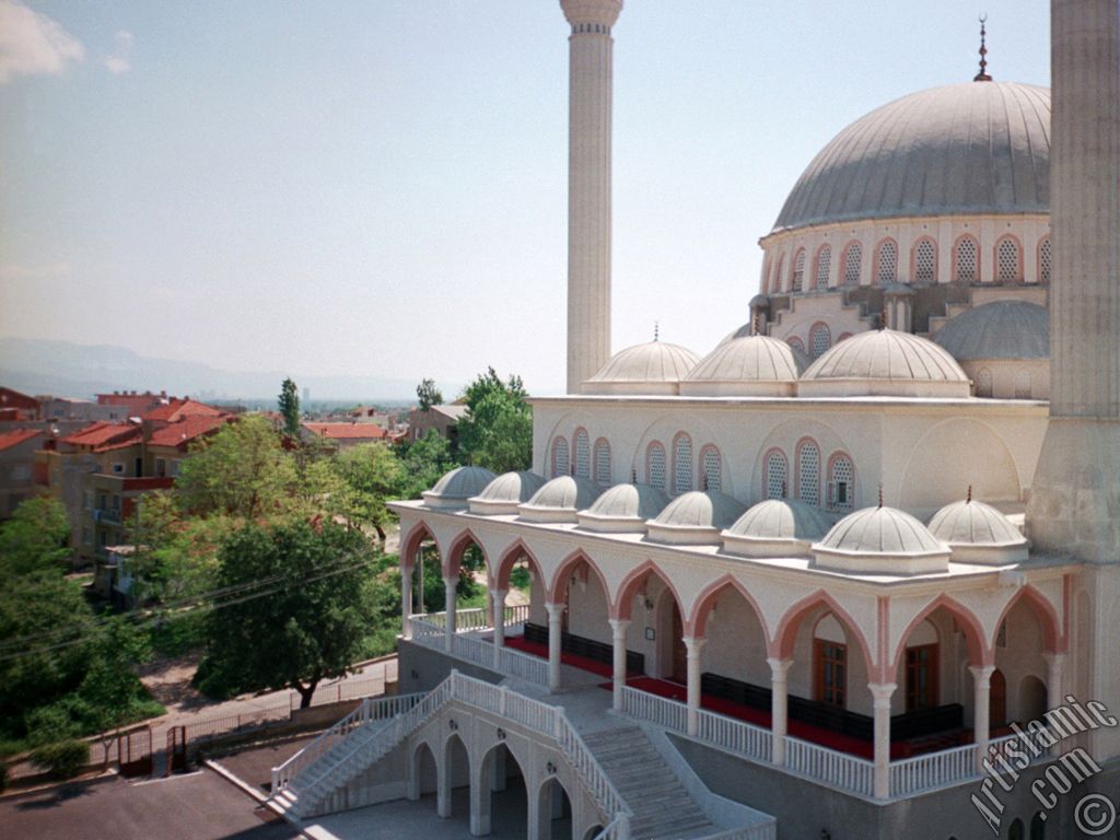 Bursa`da lahiyat Fakltesi Camisi.
