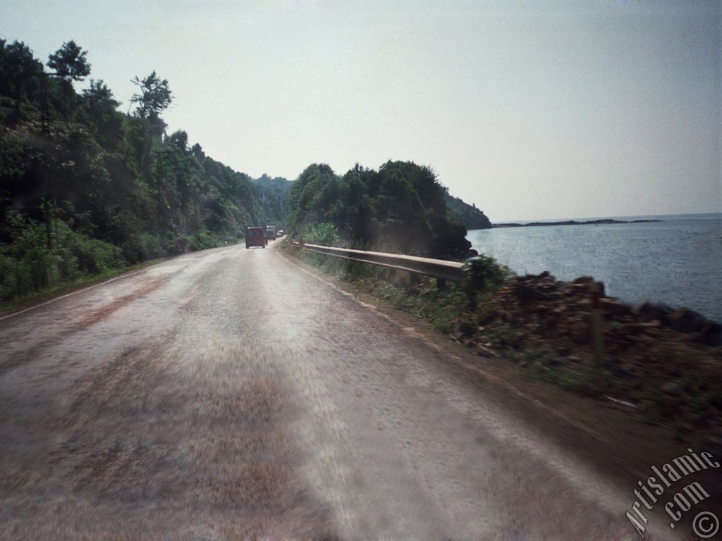 Rize-Trabzon karayolundan bir manzara.
