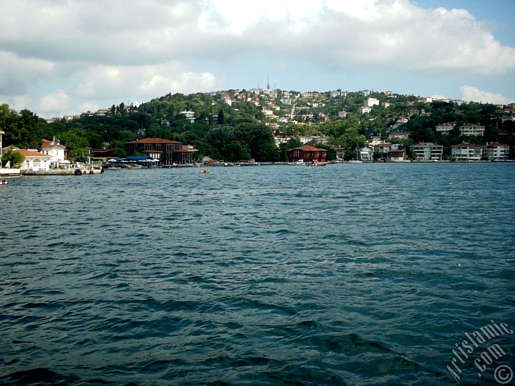 Denizden Beylerbeyi Havuzba Mahallesi sahiline bak.
