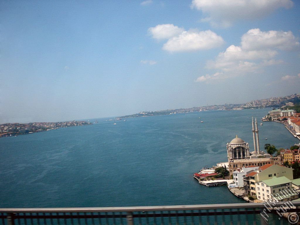 Bo�az K�pr�s�`nden �stanbul Bo�az�`na bak��.
