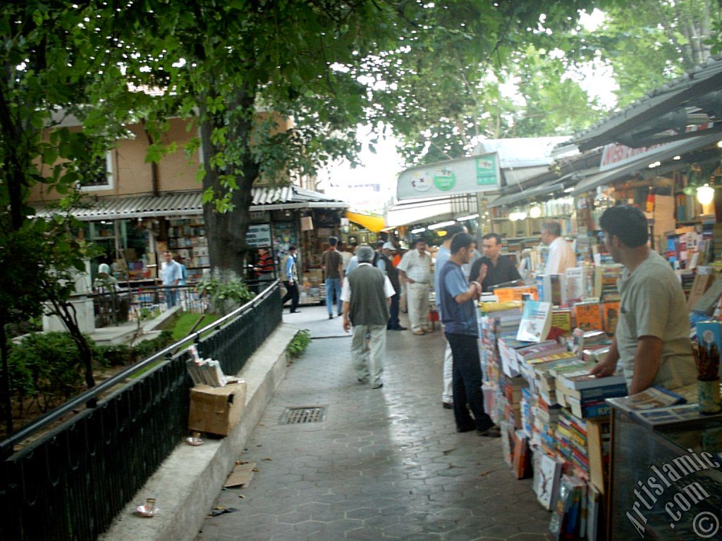 �stanbul Beyaz�t`ta Sahaflar �ar��s�.

