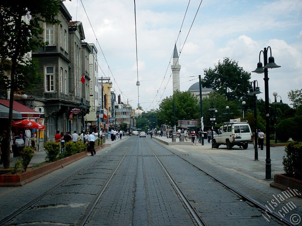 �stanbul Sultanahmet tramvay yolu ve Firuz A�a Camisi.
