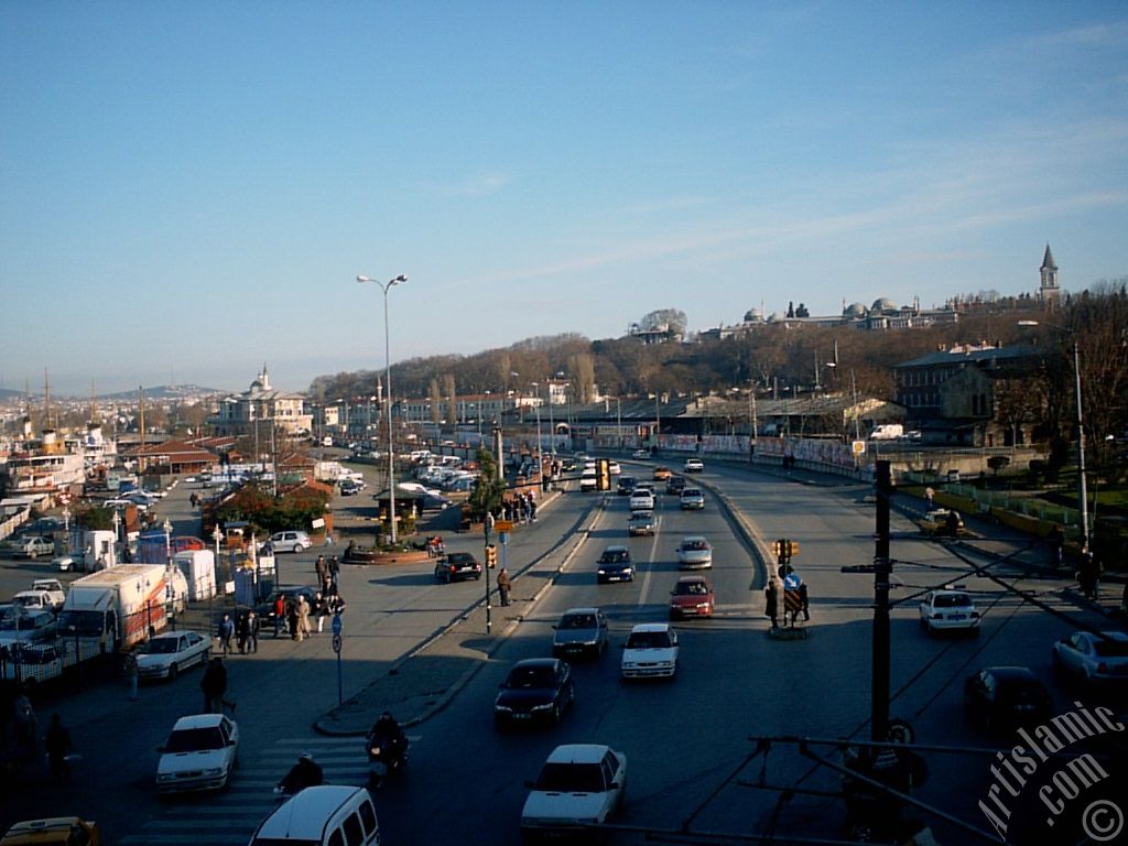 stanbul Eminn`de st geitten Topkap Saray`na doru bak.
