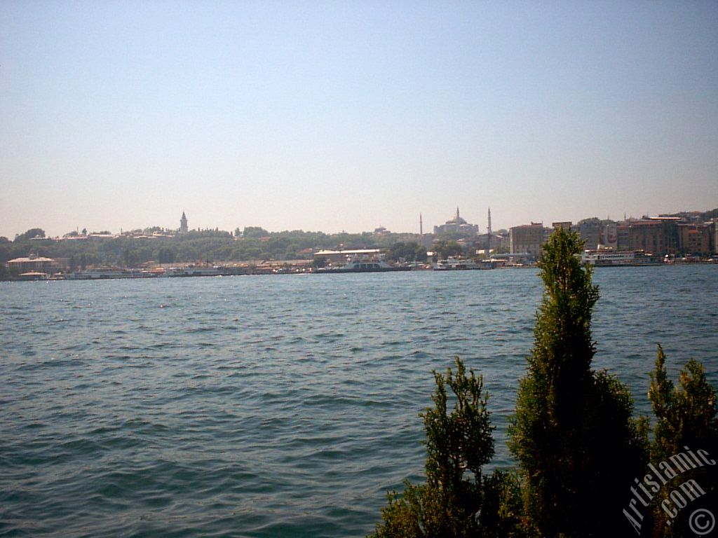 Karak�y sahilinden Emin�n� sahili, Ayasofya Camisi ve Topkap� Saray�na bak��.
