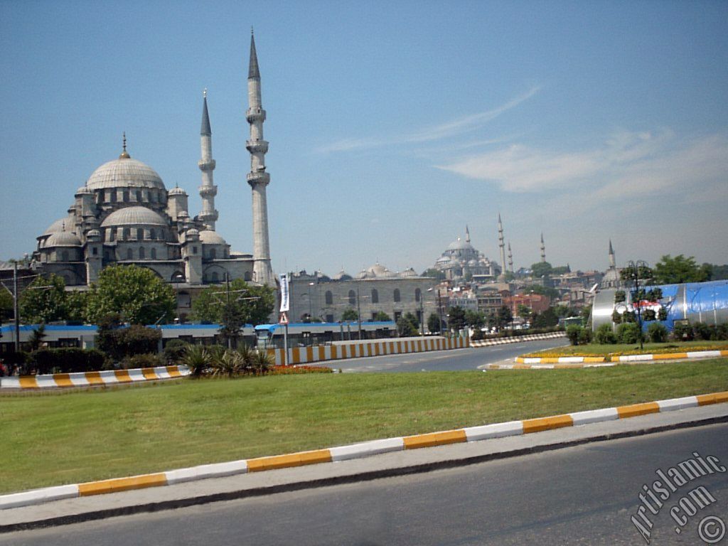 Emin�n�`den Yeni Cami, S�leymaniye Camisi ve alt k�sm�nda R�stem Pa�a Camisi`ne bak��.
