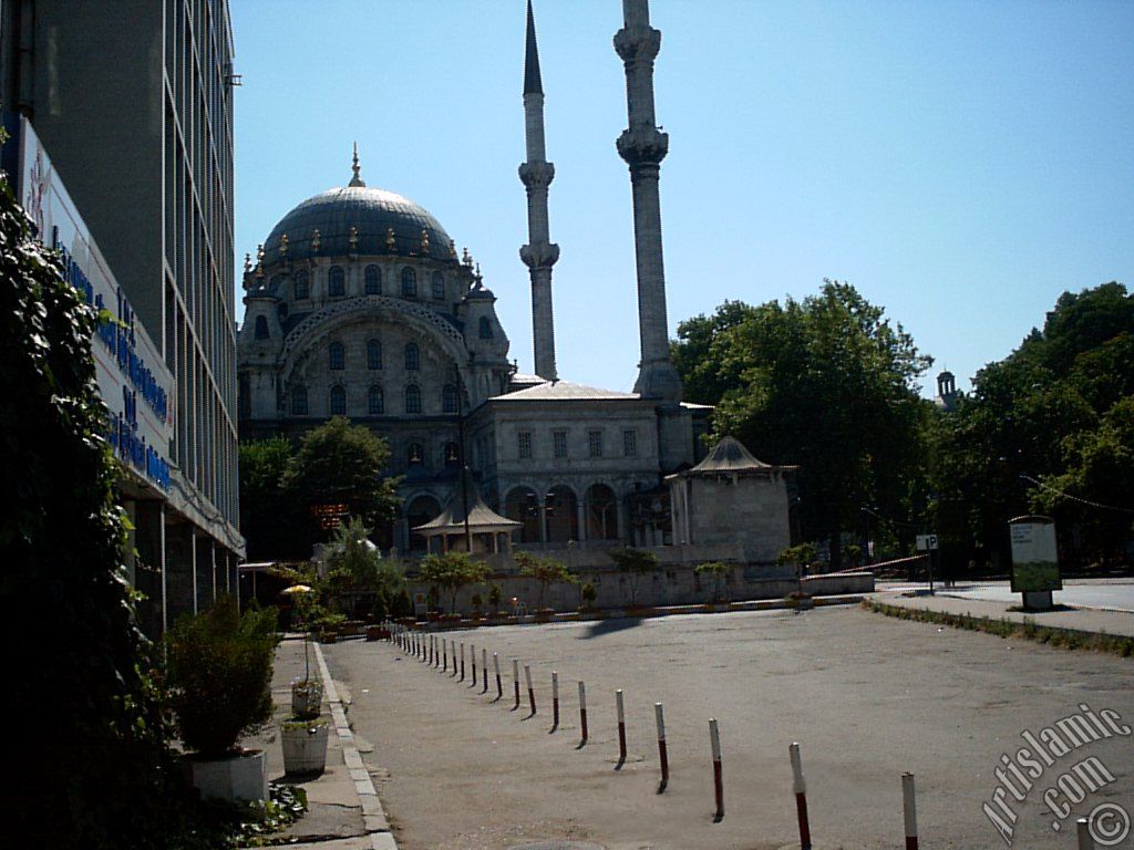 stanbul Karaky`de Nusretiye Camisi.
